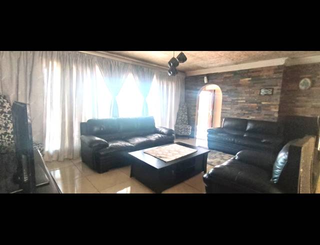 3 BEDROOM HOUSE FOR SALE IN LINDHAVEN